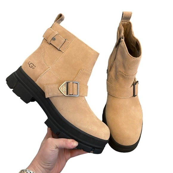 NEW‎ UGG | Ashton Short Boots Sz 10 - Picture 1 of 8